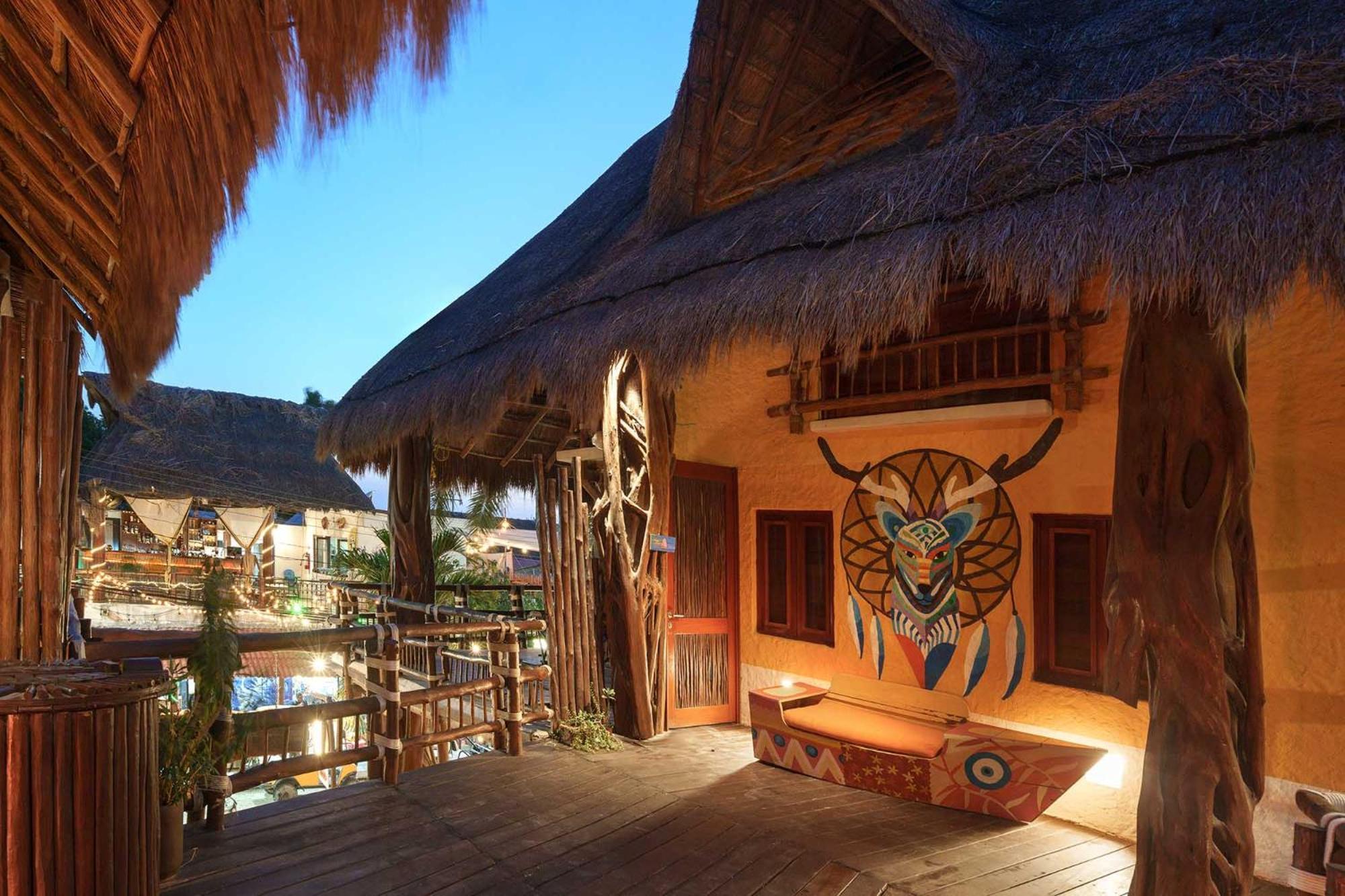 ホテル Exe El Pueblito ホルボックス島 エクステリア 写真