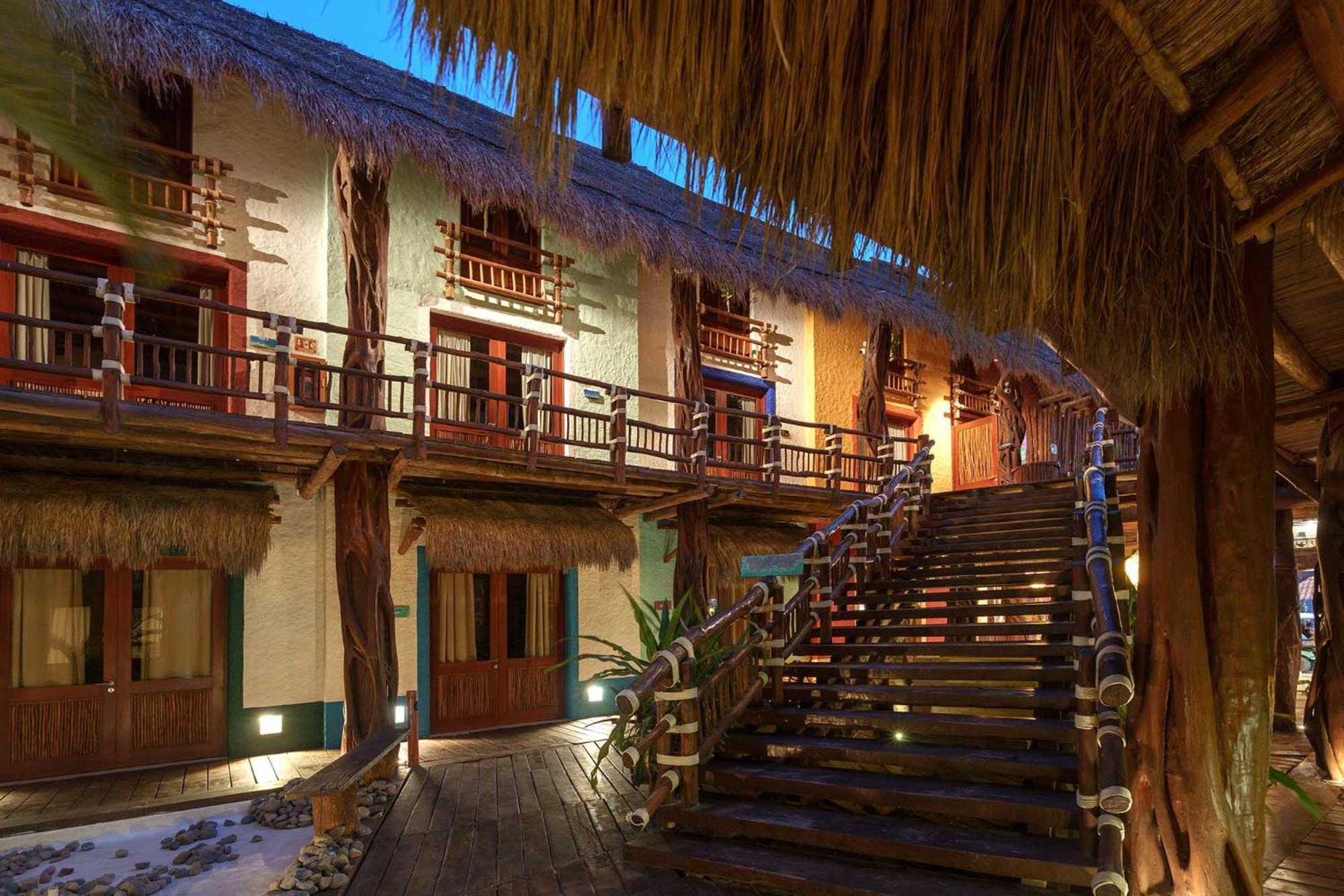 ホテル Exe El Pueblito ホルボックス島 エクステリア 写真